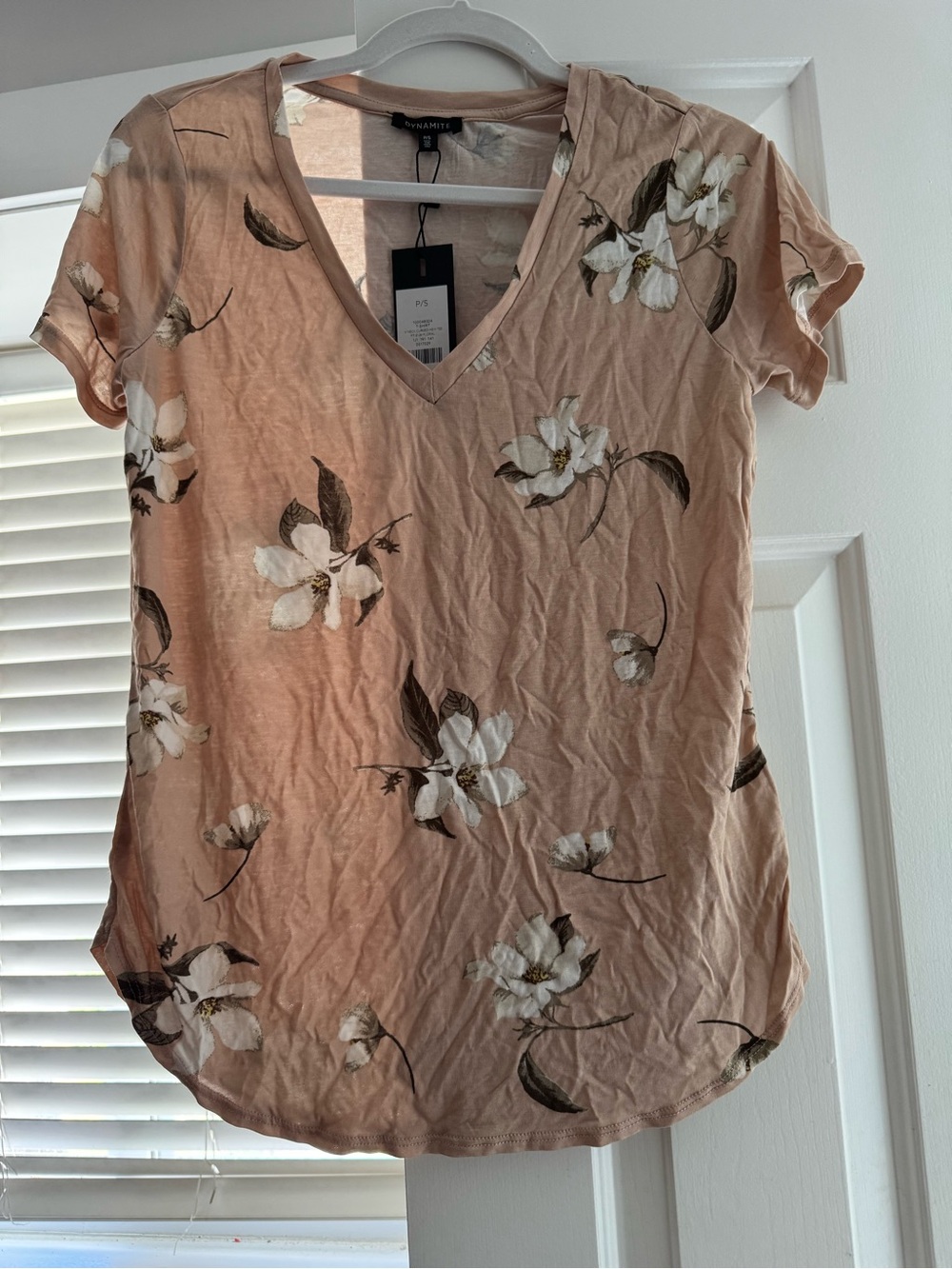 NWT Dynamite Blush Pink Floral V-Neck Short Sleeve Top